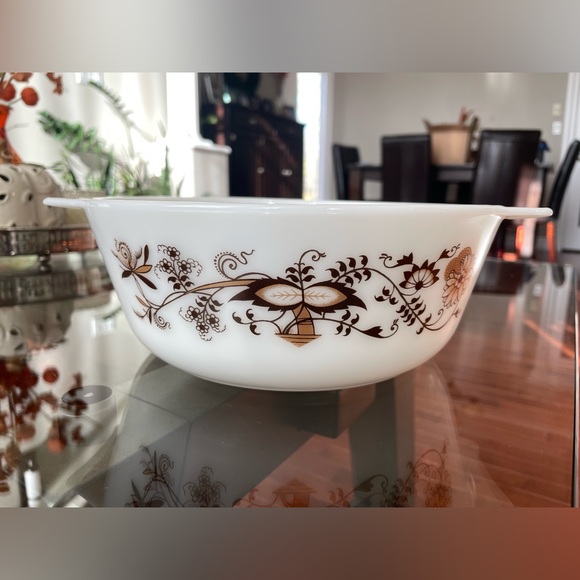 Vintage Pyrex JAJ Brown Floral Vine casserole dish. Made in England - Picture 2 of 7